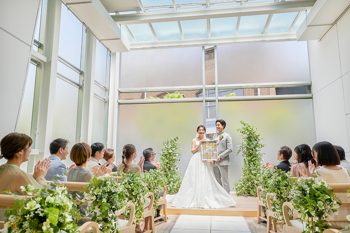 自然光たっぷりのチャペルでセレモニー